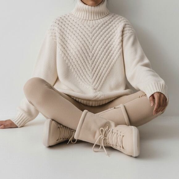 80s Scandi Cream Turtleneck Sweater Minimalist Vanilla Girl Quiet Luxury M - Picture 3 of 9